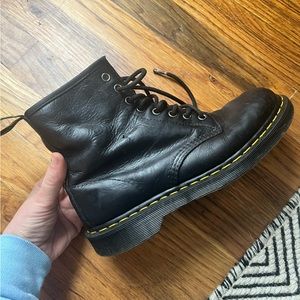 Doc Martens 1460 smooth leather lace-ups